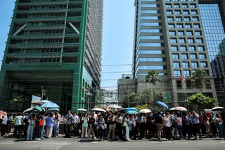Trembling of an earthquake that is felt in Bangkok